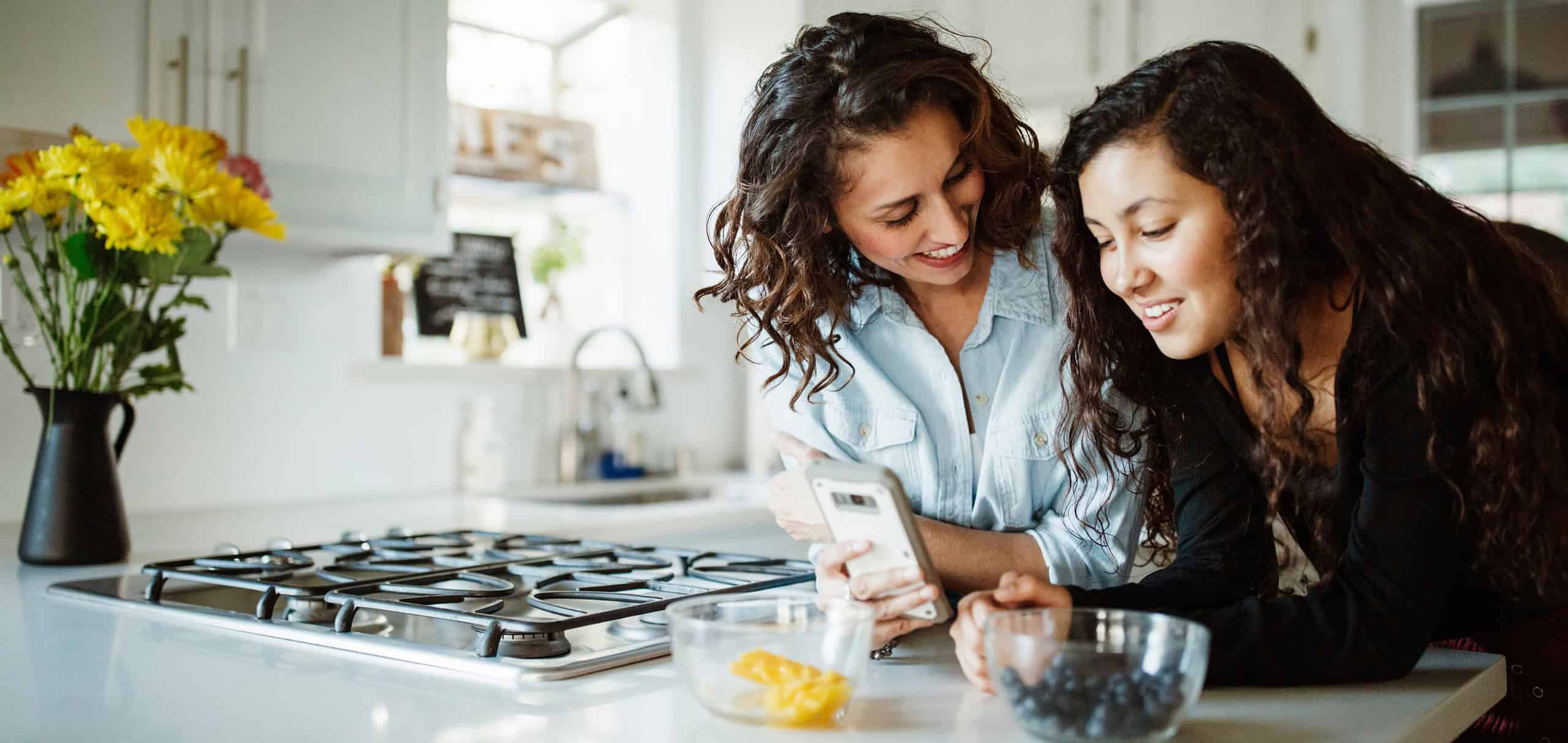 New hero Image Homepage Mother and daughter